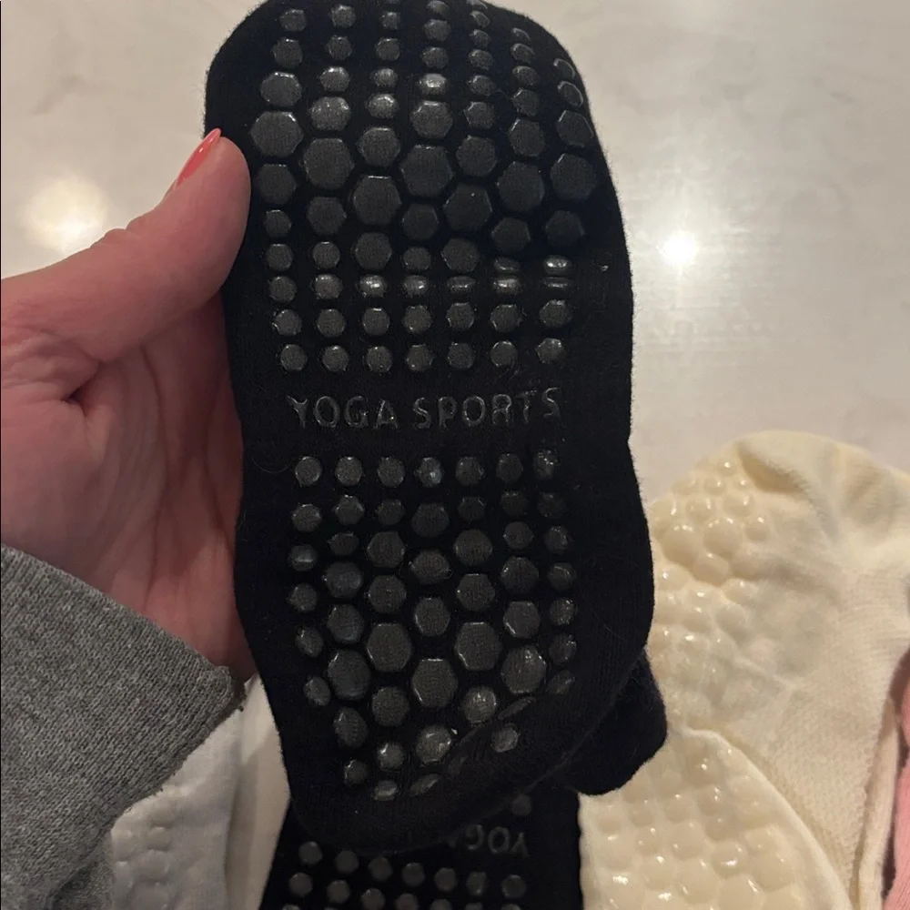 Lot Of 4 Yoga Sports Grip No-Show Socks - White, Black, Cream, Pink
